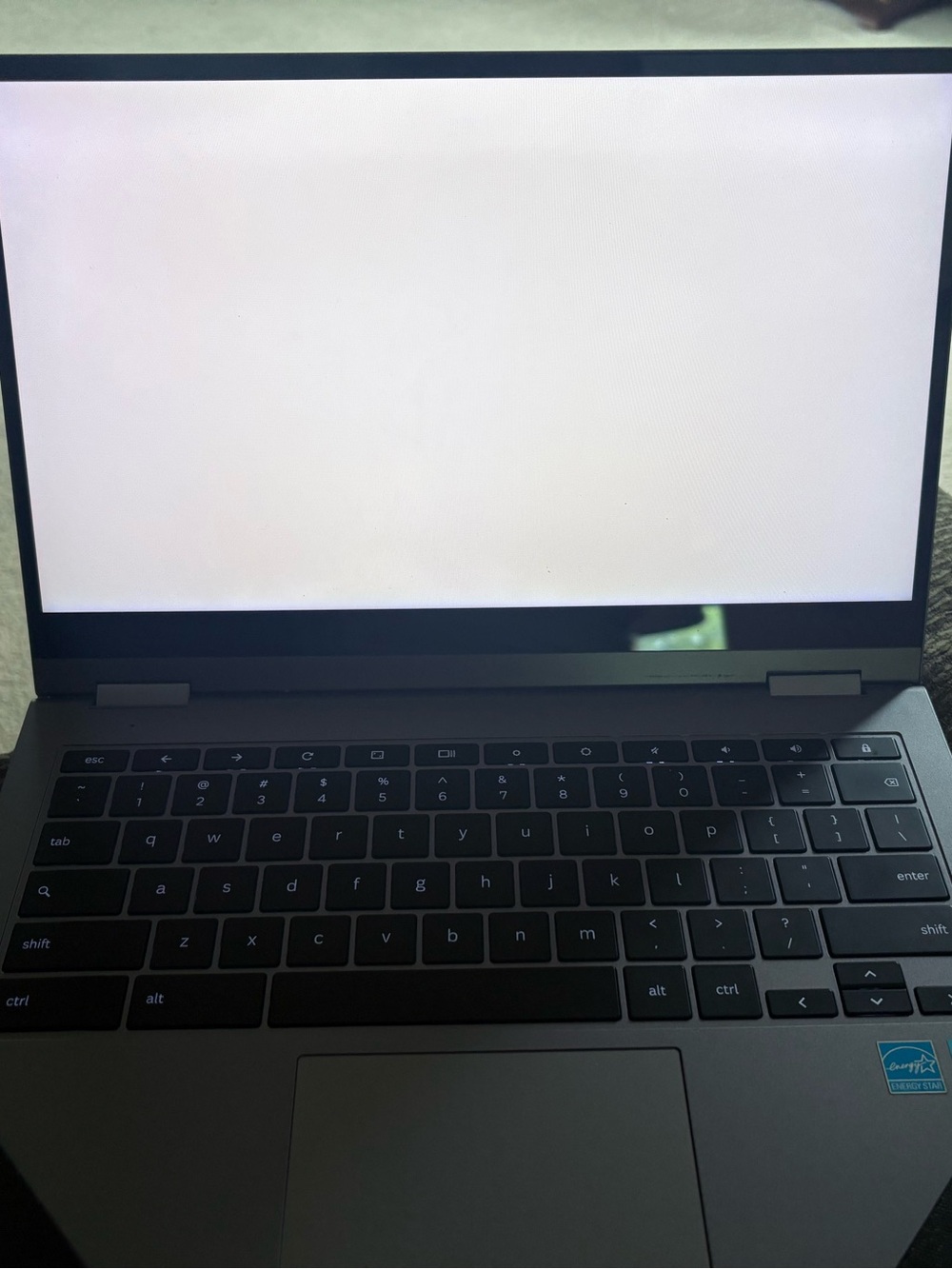 Samsung Galaxy Chromebook 2 13.3” QLED Full HD Touchscreen w/ case